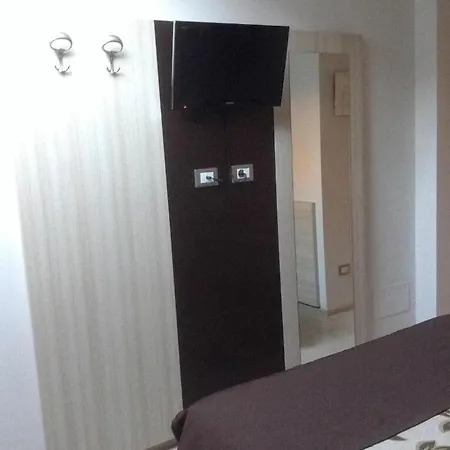 Holiday- Finestrella 3* Bologne