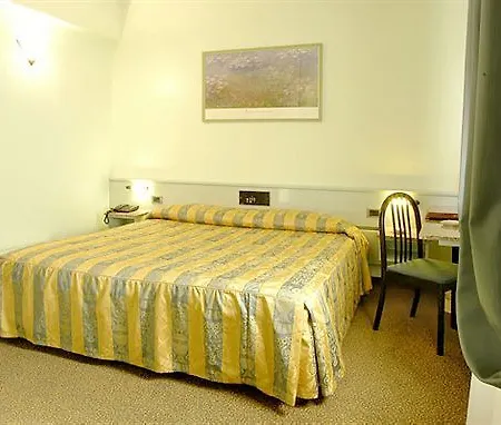 Hotel Holiday- Finestrella 3*