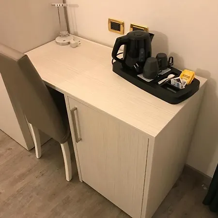 Holiday- Finestrella 3* בולוניה