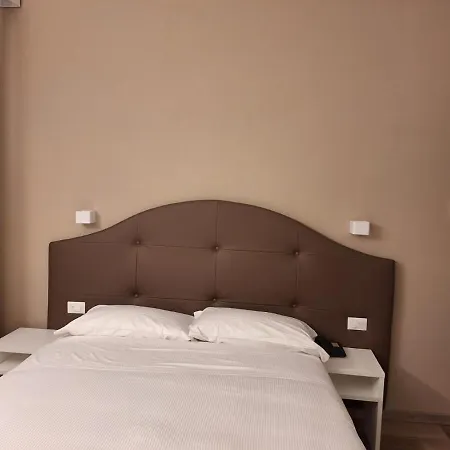 מלון Holiday- Finestrella 3*