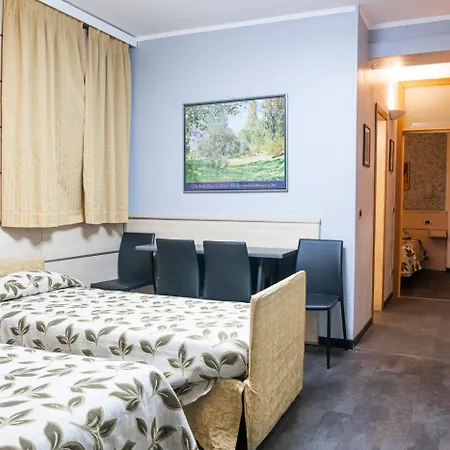 Holiday- Finestrella 3* בולוניה