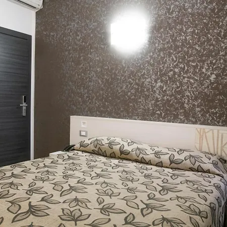 Holiday- Finestrella 3* בולוניה