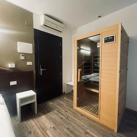 Holiday- Finestrella 3* בולוניה