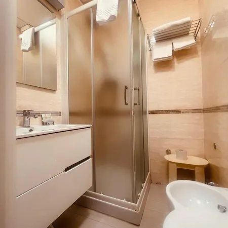 Holiday- Finestrella 3* בולוניה